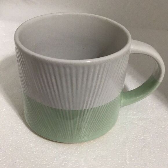 2014 non-branded sea foam 14 ounce Starbucks coffee mug - Picture 1 of 3